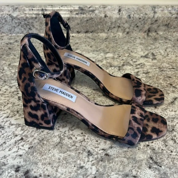 Steve Madden Sandals - Picture 1 of 3